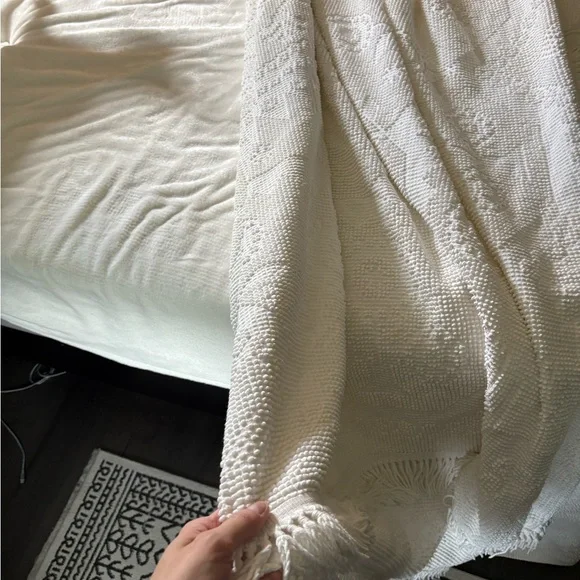 Morgan-Jones Martha Washington queen bedspread - Picture 6 of 8